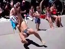 国外牛人沙滩玩街舞真是HI翻天了[www.gexing520.com]