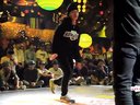 视频: 红牛街舞大赛2014 日本大阪Shigekix VS Yasumin【街舞show网】
