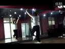 视频: 鬼步舞教学基础_简单女生街舞教学视频_街舞视频教学女生
