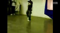 全球最小的鬼步舞者 赞 街舞教学 鬼步舞教学 太空步 跑酷DJ CF 空翻 极限运动 breaking HIPHOP 机械舞