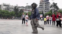 广场出现鬼步舞 霹雳舞太牛了 这才是真正的鬼步舞!