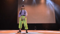 天赋异禀！中国10岁小女孩街舞比赛solo，谁说中国小孩只会算数