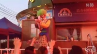 小丑气球舞台表演