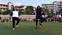 帅！女高中生在学校操场跳hiphop街舞