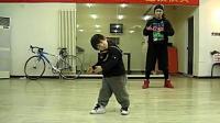0儿童街舞：“迷你小迈克尔”小宝王一鸣学迈克机械舞