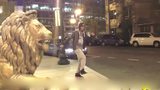 街舞牛人机械哥街头秀舞姿 太牛了！