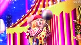 小丑团队舞台表演小丑嘉年华,舞台带来欢乐,欢乐不断