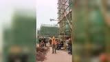 中国建筑工在工地跳霹雳舞！
