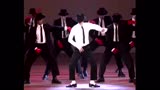 迈克杰克逊最牛的一段舞蹈，现场已疯狂 ，没看过绝对后悔