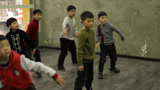街舞教学：街舞新生学员每个都是小老师，教同伴学习街舞！