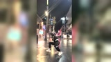 中国小伙浩然，在美国街头舞蹈，感受这就是街舞