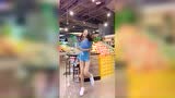 美女街舞：漂亮女生在超市用蔬菜跳舞？