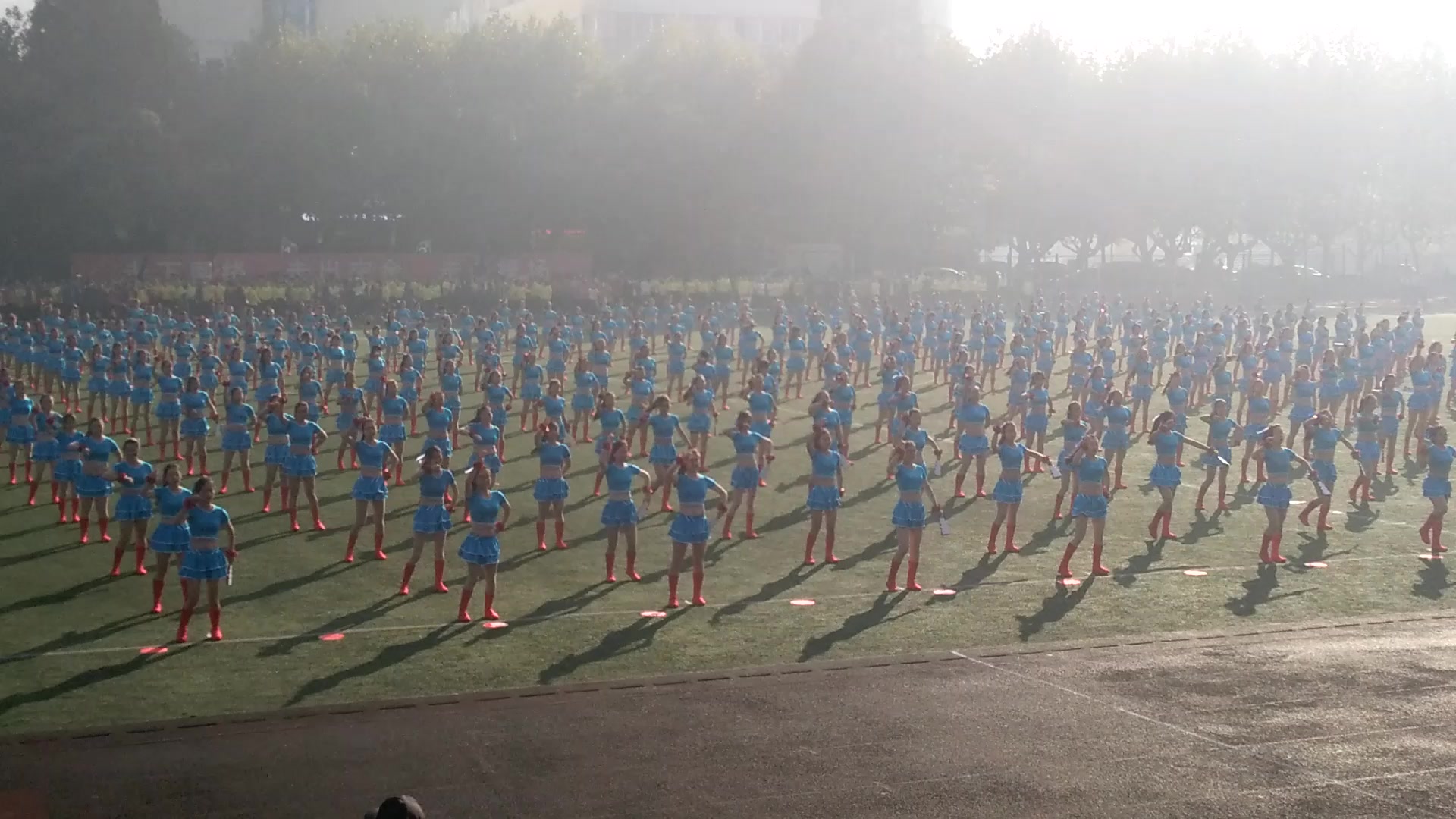江苏大学运动会一千多名小姐姐跳广场舞