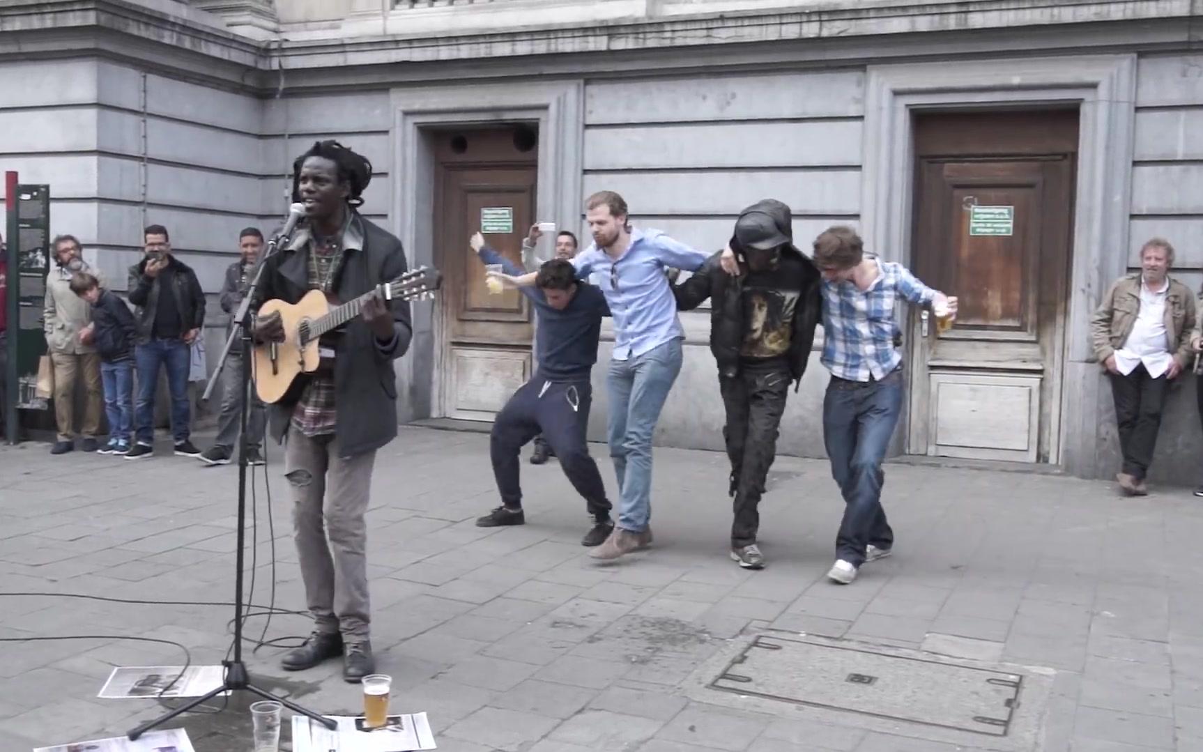 No_Woman__No_Cry__[cover]_Reggae_busker_(street_performance)