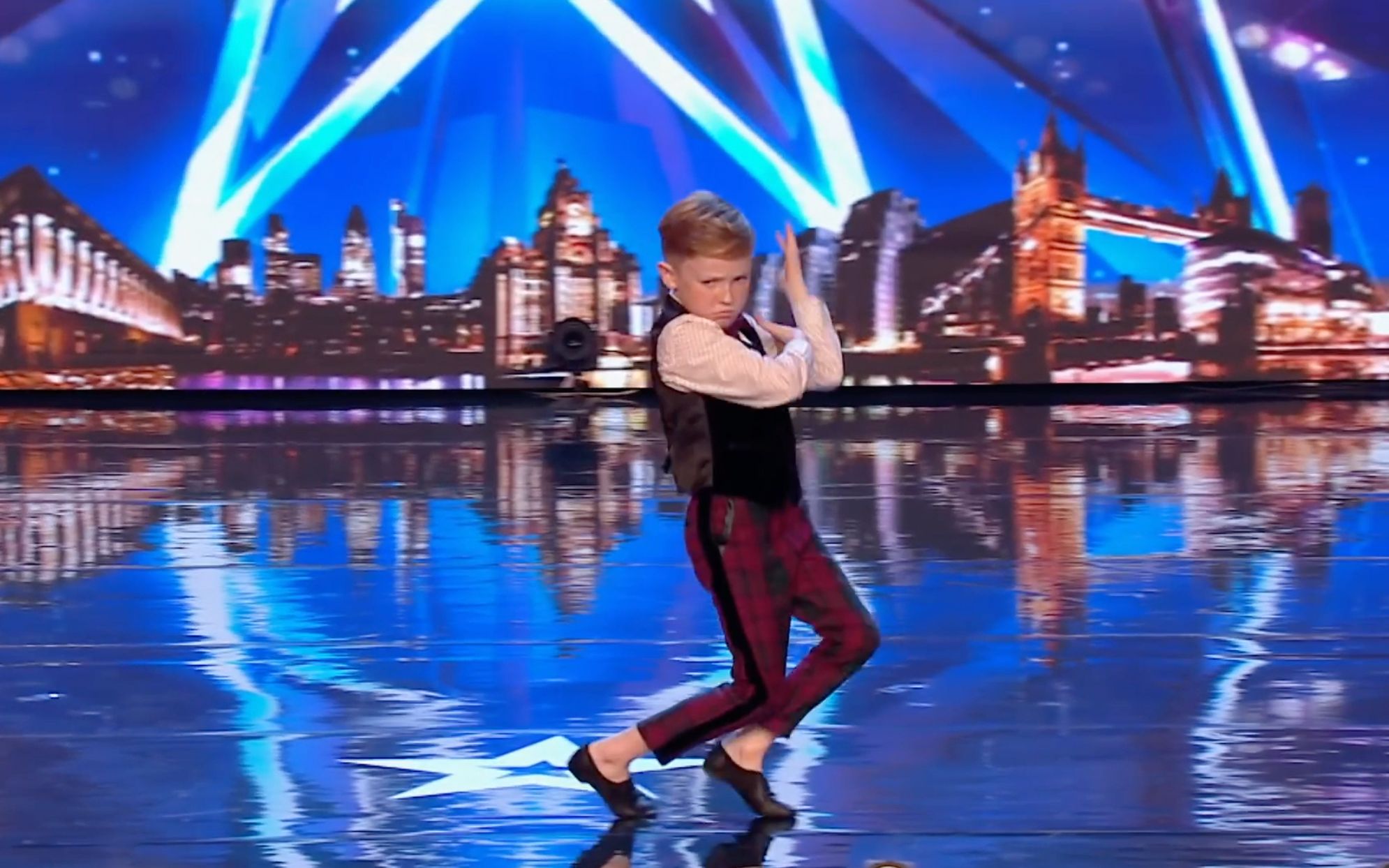 【2019英国达人秀】9岁雀斑小绅士，给你秀一下真正的热舞