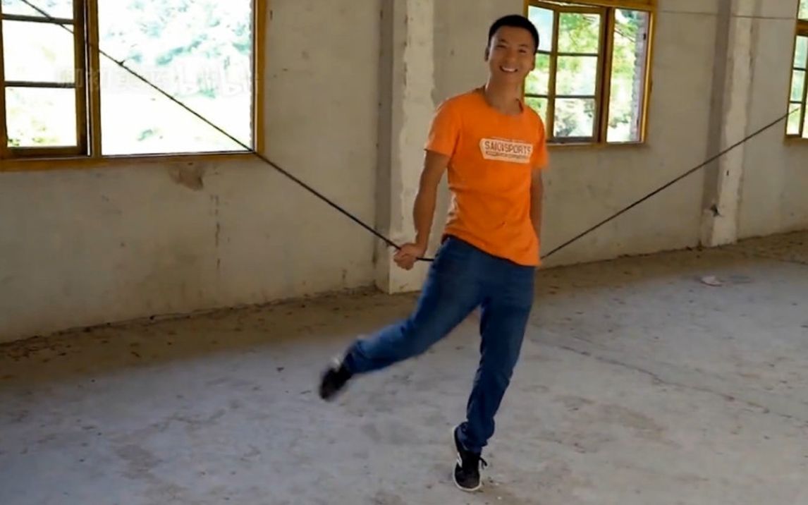 【华氏霹雳舞】最近学会了新舞种！村口求solo！华农兄弟用一根绳子跳霹雳舞