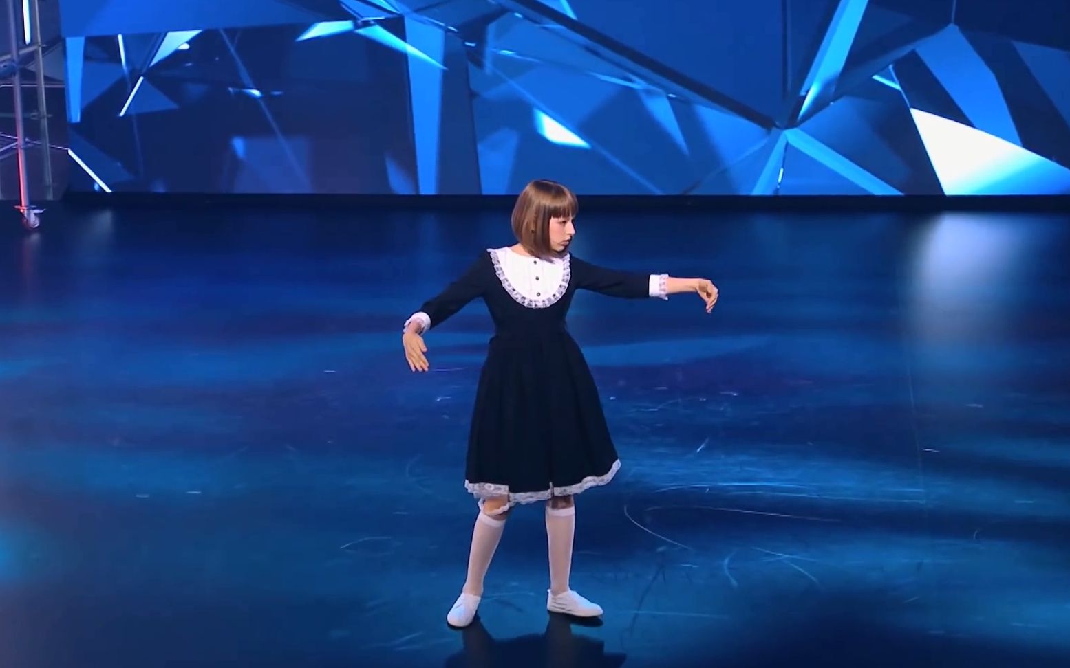 【popping】我惊了！12岁美少女KULIKOVA ARINA的popping表演 下一个Dytto?