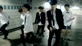 韩国高中生在地下室模仿EXO《咆哮》舞蹈，这首歌实在是太火了