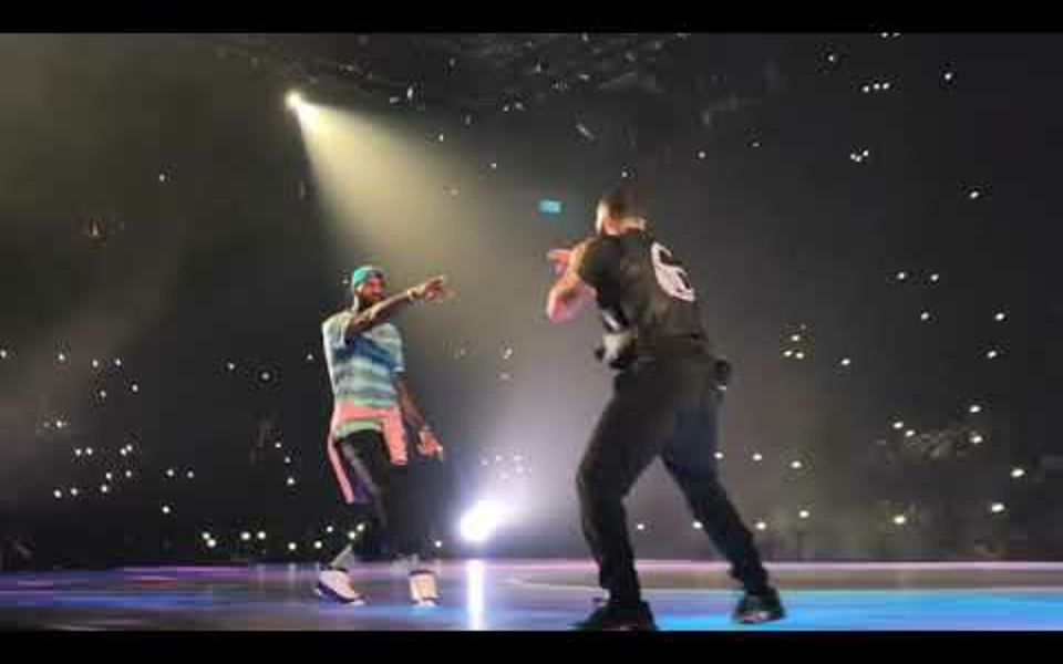 燃爆！勒布朗在Drake演唱会现场与Travis Scott共同演唱新单曲《SICKO MODE》