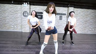 李小璐跳帅气嘻哈舞，动作性感又不失力量！