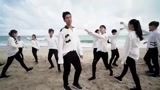 韩国大学男生女生草坪舞蹈模仿SEVENTEEN《不想哭》