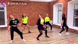精彩！俄罗斯女孩的街舞排练，领舞的每一个动作都堪称完美