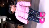 3岁小女孩跳街舞