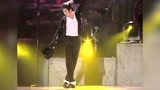 迈克尔·杰克逊的经典舞蹈，流畅的太空步，多少人还在模仿！