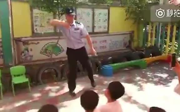 【安徽宣城】拼了！民警狂扭霹雳舞向幼儿宣传法规