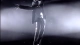 迈克尔·杰克逊这段教科书般的舞蹈，看完作何感想？