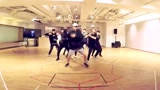 EXO男神们在练习《Ooh La La La》这舞蹈太酷了