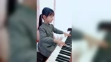 七岁女童弹奏一曲西海情歌真不错