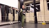 俄罗斯HIP-HOP街舞女孩 舞蹈室表演舞蹈自创编舞