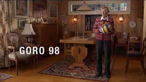 98岁奶奶打排球暴扣发球直接得分 一定看了假奶奶