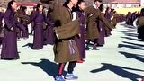 藏族学生课间操：随意一甩就是舞，就是写作业有点麻烦！