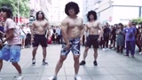 地表最强的新宝岛南京街头舞蹈肌肉猛男结果引来了城管哈哈哈