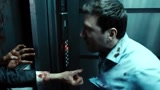男子被困在电梯，外面全是僵尸，他该如何逃生