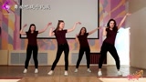 青春逼人！乌克兰女中学生跳街舞，15岁已经出落得亭亭玉立