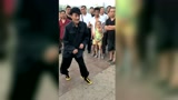 山寨版的“赵本山”跳街舞，这舞姿真是够魔性！