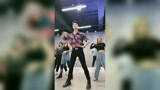 帅哥老师领队跳舞，动作很简单，你学会了吗？