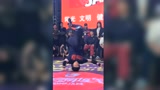 韩国日本的街舞女选手的街舞表演