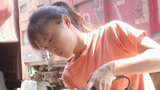 23岁四川姑娘，成为一名修车师傅，只为家人过得好，网友纷纷点赞