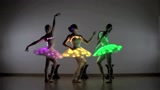 芭蕾天鹅湖灯光舞，真的好美