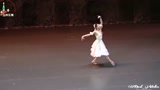 大跳这样“尴尬”的动作，顶级芭蕾舞者却美得像是在飞