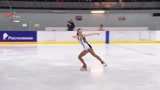 难怪被称为“冰上芭蕾”！这个小姐姐的花样滑冰表演太美了