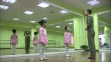 小美女的芭蕾舞真厉害，连专业的老师都赞叹不已
