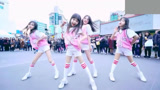 韩国街头四个小女孩浓妆重抹跳街舞，可爱极了