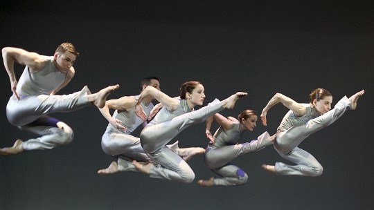 巴黎国家歌剧院芭蕾舞《四小天鹅舞》生活