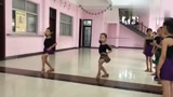拉丁舞：右边的小朋友好可爱，使劲甩裙子！