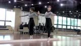 程潇练习室练习芭蕾，对着镜子调皮撩刘海，简直太可爱了！